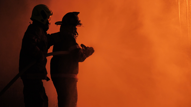 firefighter spray water fighting
